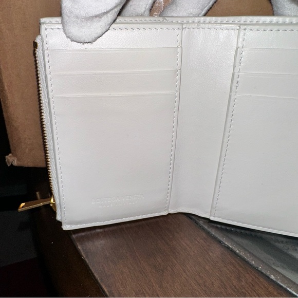 BOTTEGA VENETTA CASSETTE COMPACT WALLET - Picture 5 of 7